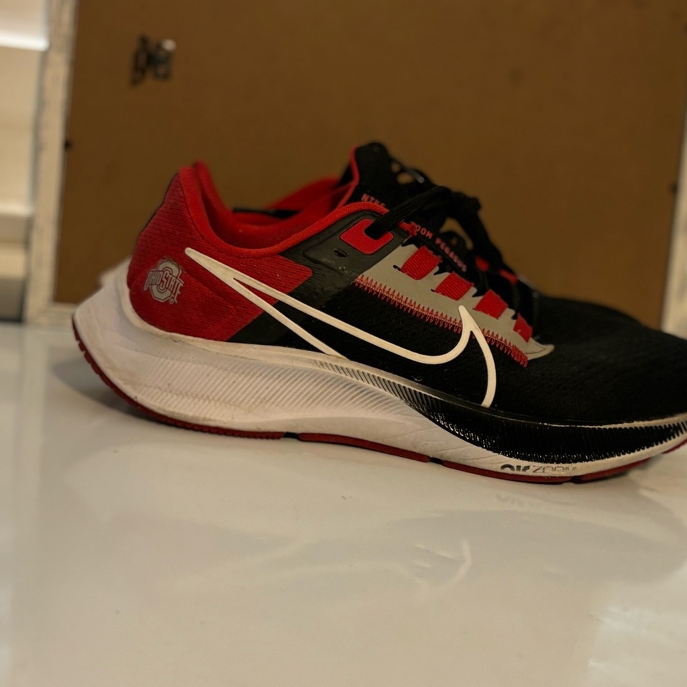 Nike Men's Black and Red Athletic Shoes